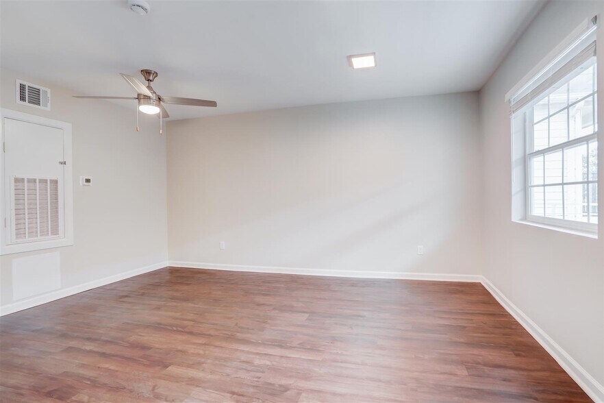 More Photos Of 1824 Thonig Rd, Houston Apartments For Sale