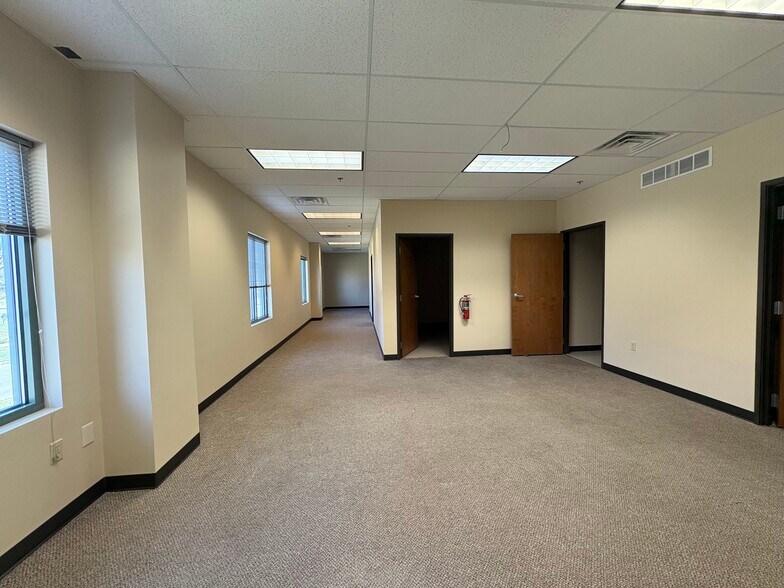 More Photos Of 100 NE Missouri Rd, Lee's Summit Medical For Lease