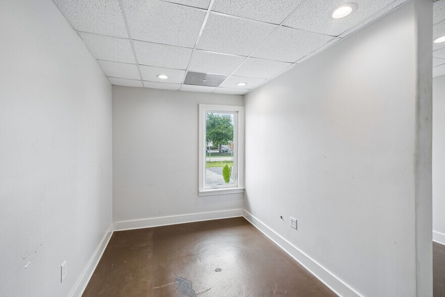 More Photos Of 1719 Signal Point Rd, Charleston Self Storage For Sale