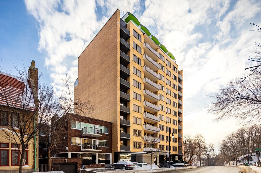 Primary Photo Of 1400 Av Des Pins O, Montréal Apartments For Sale