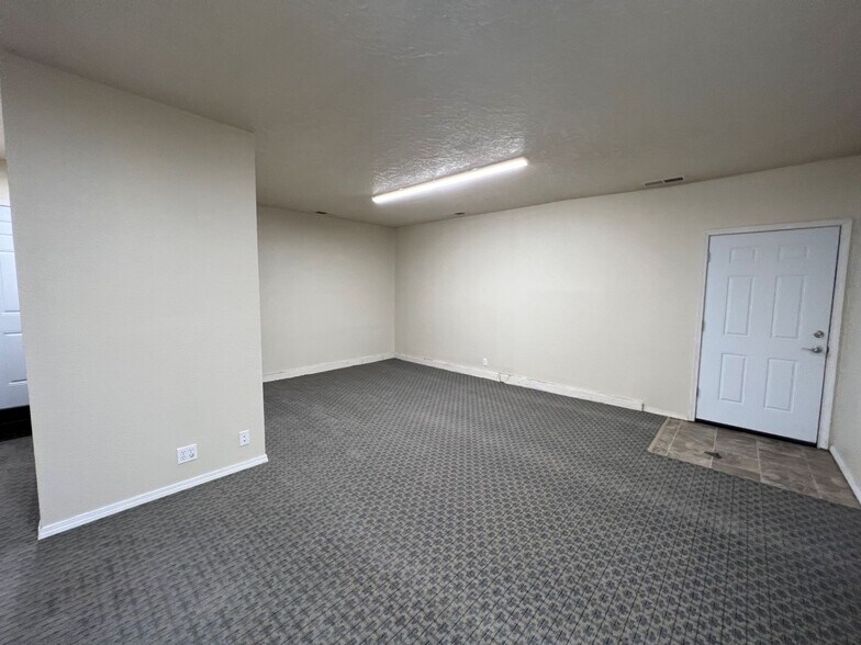 More Photos Of 2990 Portland Rd NE, Salem Warehouse For Lease