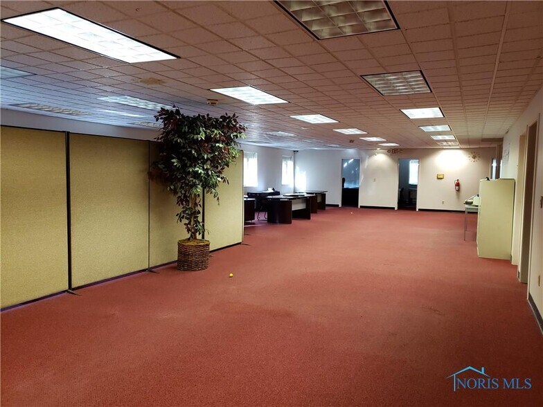 More Photos Of 410 Ryder Rd, Toledo Office For Sale