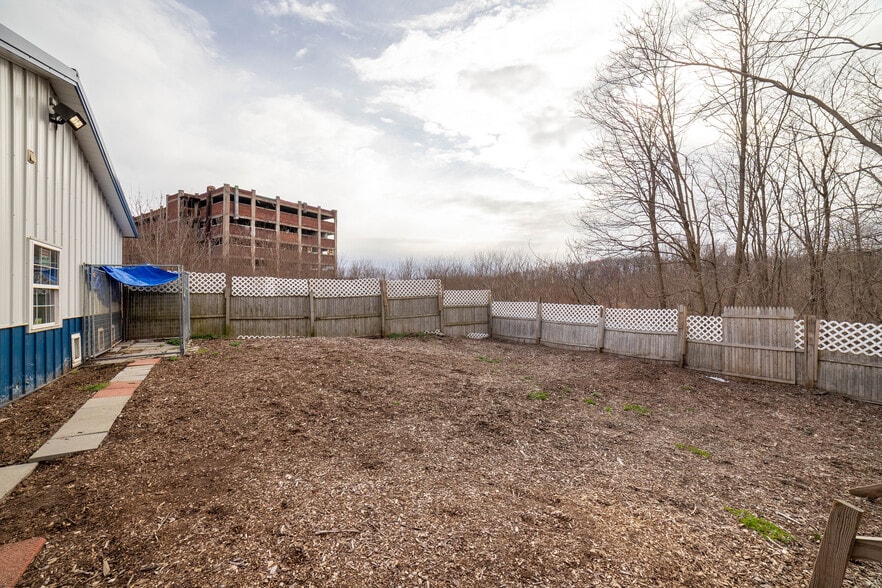 More Photos Of 102 Grove St, Chicopee Veterinarian Kennel For Sale