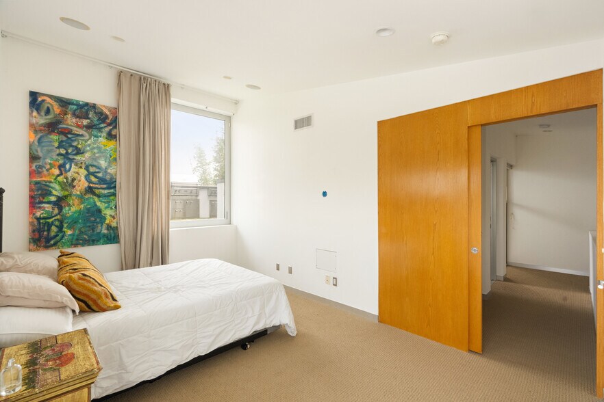 More Photos Of 120 Mildred Ave, Venice Loft Creative Space For Sale