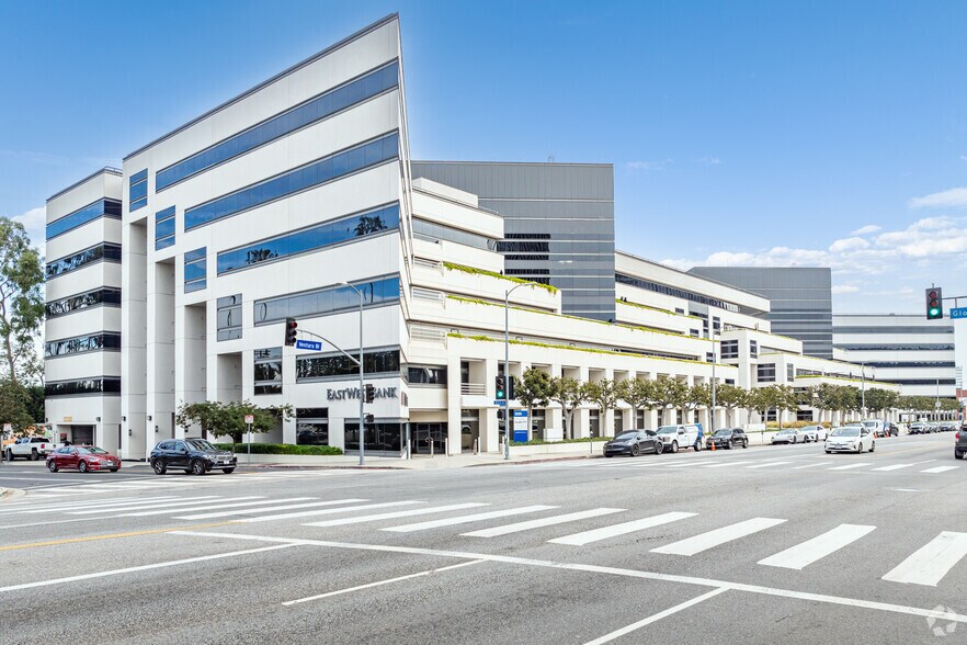 More Photos Of 15821 Ventura Blvd, Encino Office For Lease