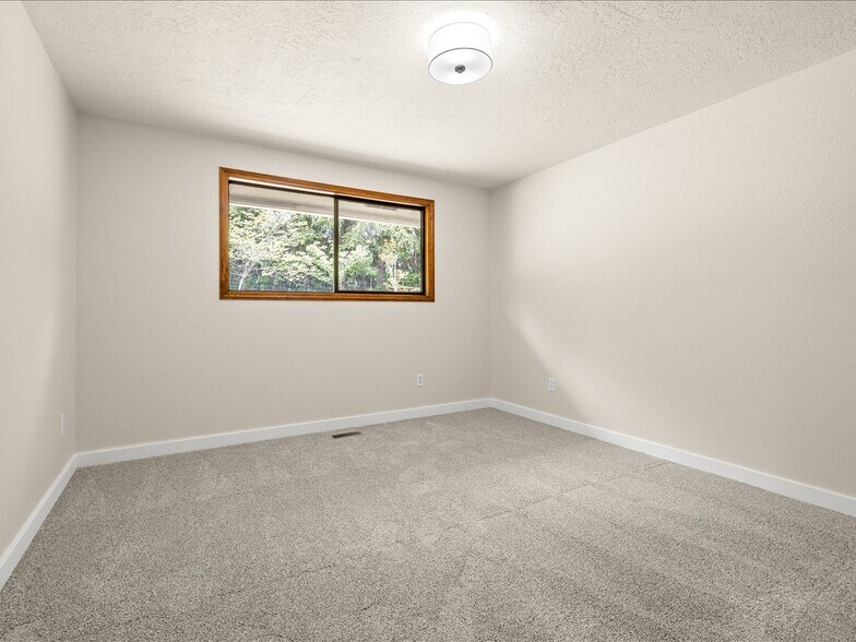 More Photos Of 115 NW Harmony Ln, Corvallis Specialty For Sale