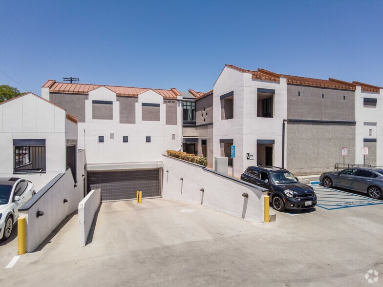 More Photos Of 18226 Ventura Blvd, Tarzana Medical For Lease
