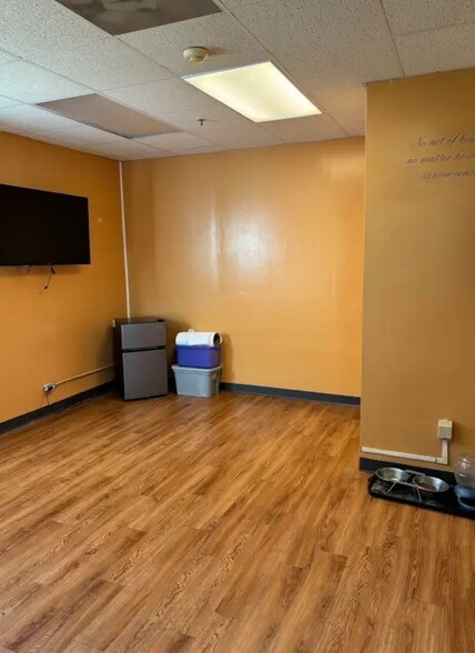 More Photos Of 605 E 4th Ave, Brodhead Office For Sale