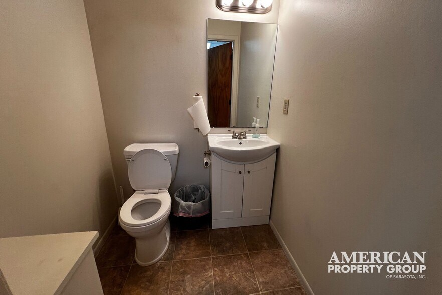 More Photos Of 101 San Marco Dr, Venice Medical For Sale