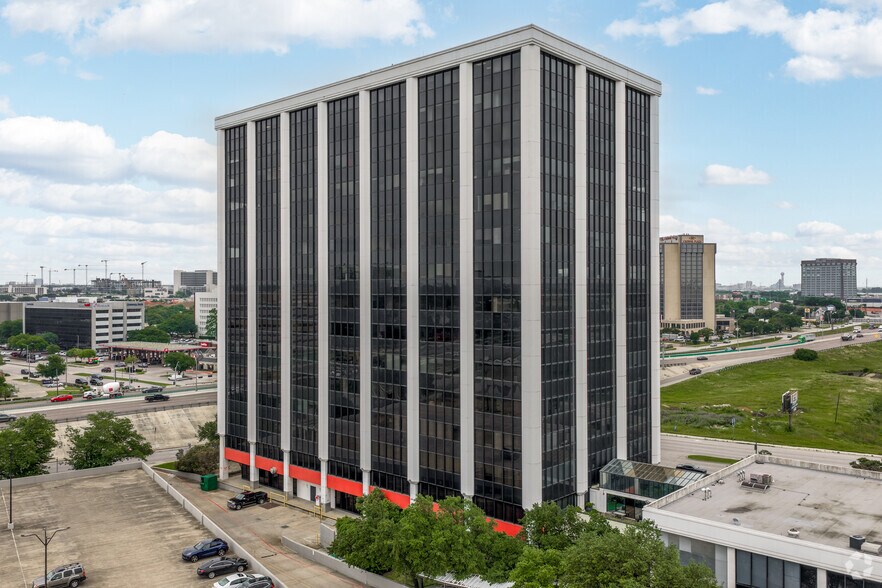 More Photos Of 1111 W Mockingbird Ln, Dallas Office For Lease