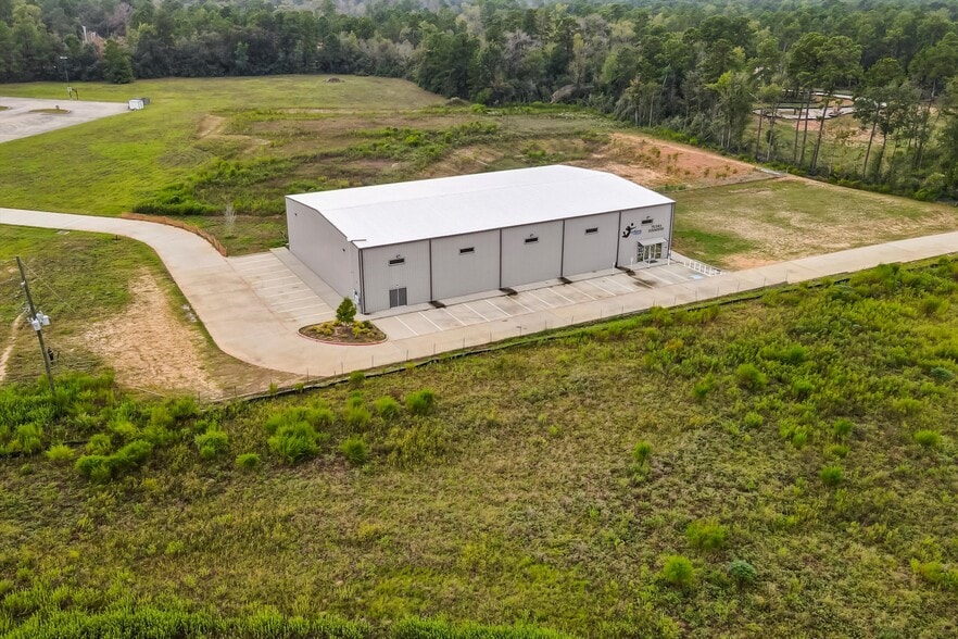 More Photos Of 12110 Old Montgomery Rd, Willis Light Distribution For Sale