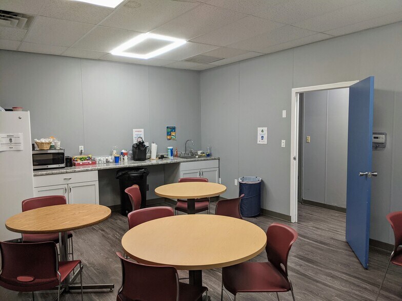 More Photos Of 437 Fern St, Jackson Office For Lease