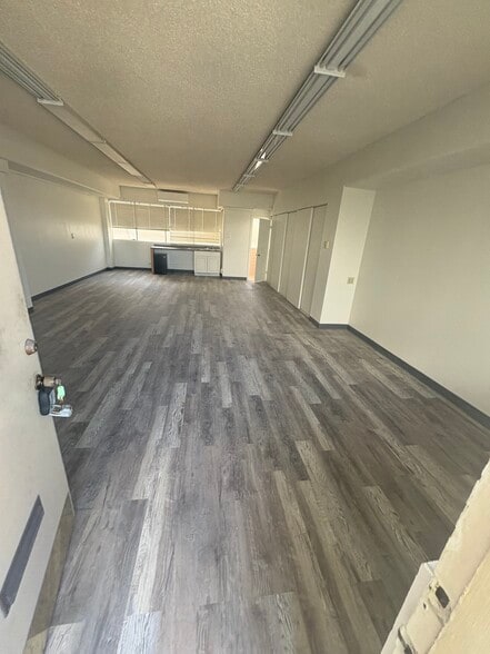 More Photos Of 931 University Ave, Honolulu General Retail For Sale