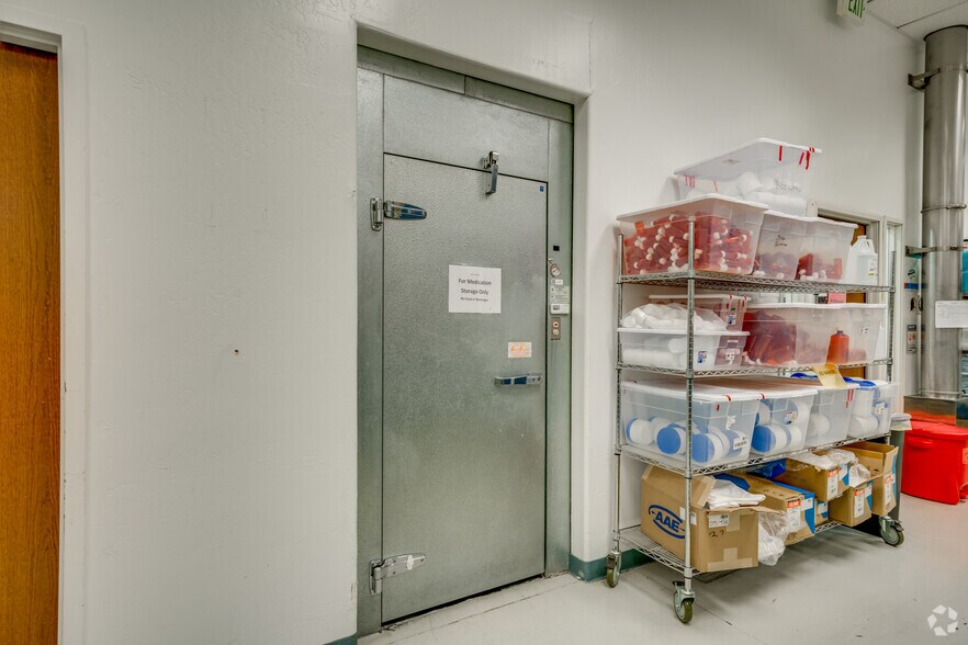 More Photos Of 711 E Carefree Hwy, Phoenix Unknown For Lease