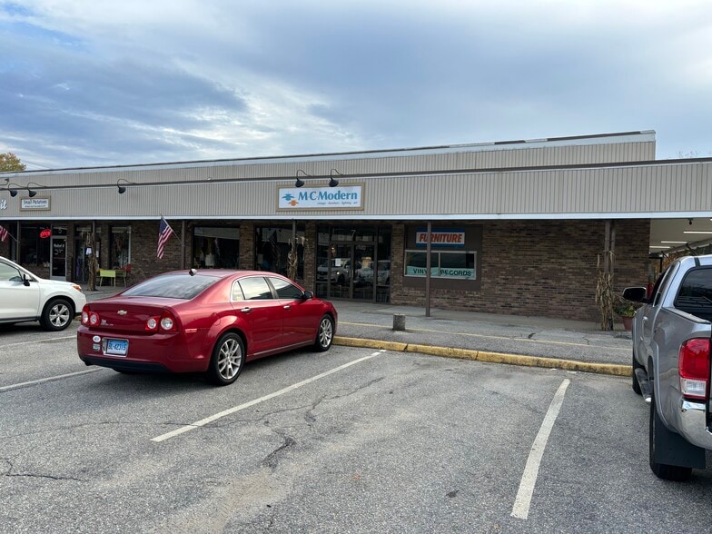 More Photos Of 50 Pleasant St, Norwich Storefront Retail Office For Lease