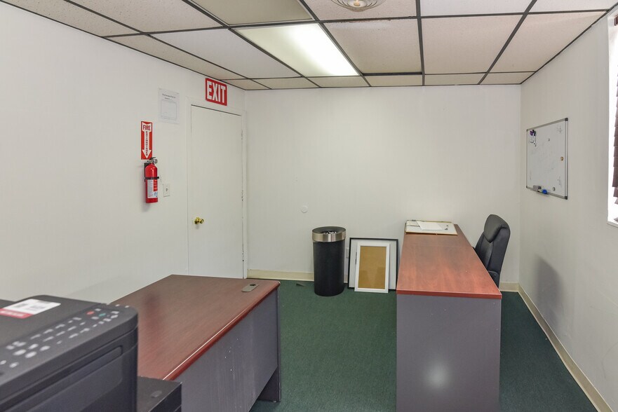 More Photos Of 5900 York Rd, Baltimore Storefront Retail Office For Sale