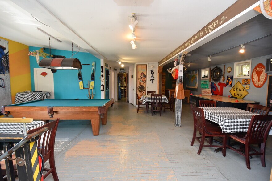More Photos Of 112 W Main St, Burnsville Flex For Lease