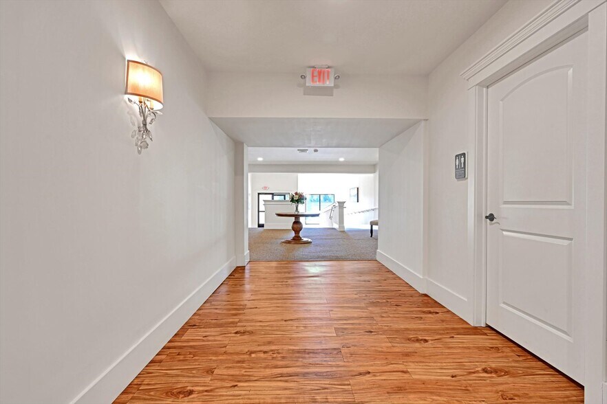 More Photos Of 955 W Main St, Mount Joy Storefront Retail Office For Lease