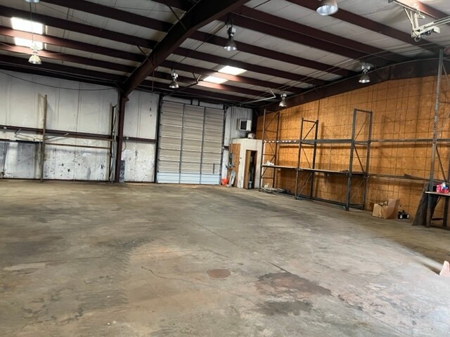 More Photos Of 660 W SW 59th St, Mustang Warehouse For Lease