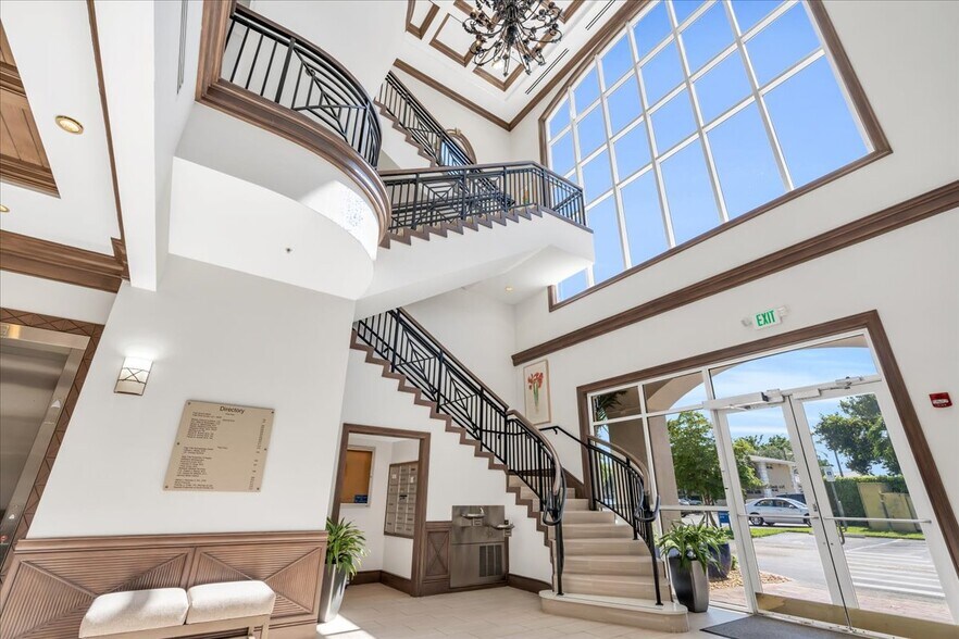 More Photos Of 599 9th St N, Naples Medical For Sale