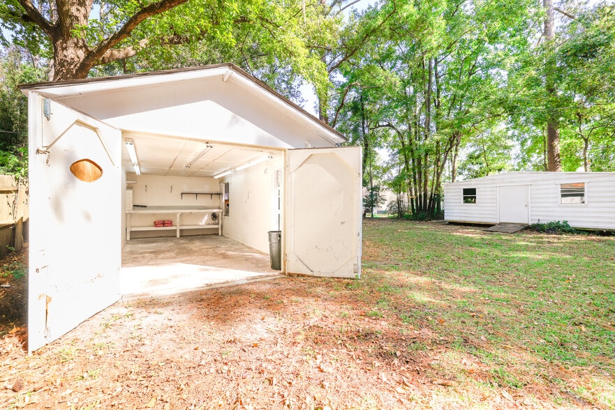 More Photos Of 112 E Derenne Ave, Savannah Office For Sale