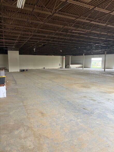 More Photos Of 6900 W Broadway Ave, Minneapolis Freestanding For Sale