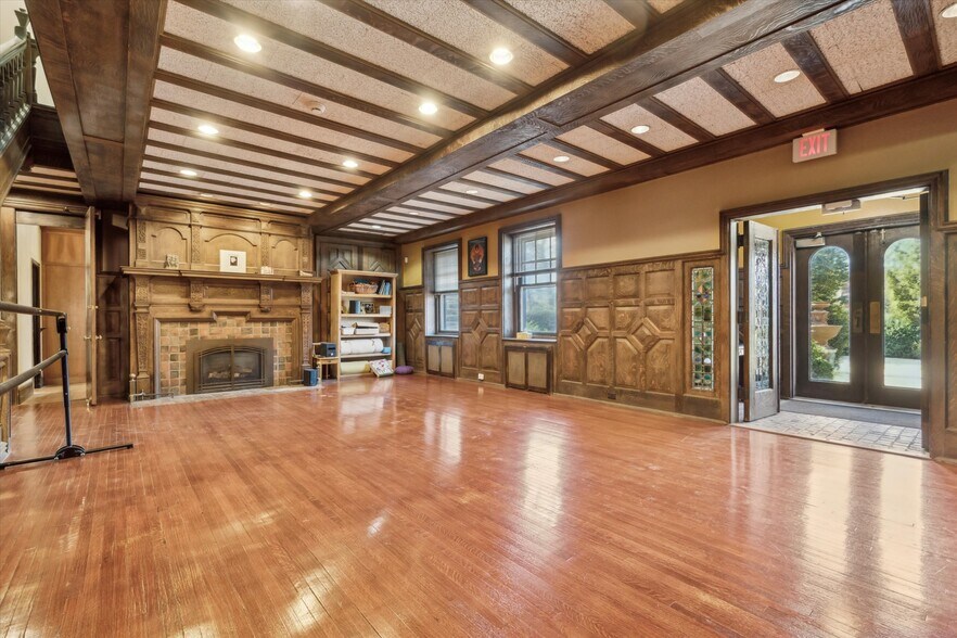 More Photos Of 7425 Old York Rd, Elkins Park Loft Creative Space For Sale