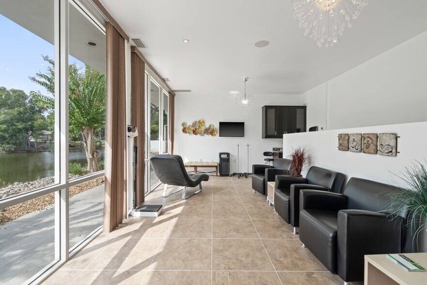 More Photos Of 3800 26th St W, Bradenton Medical For Sale