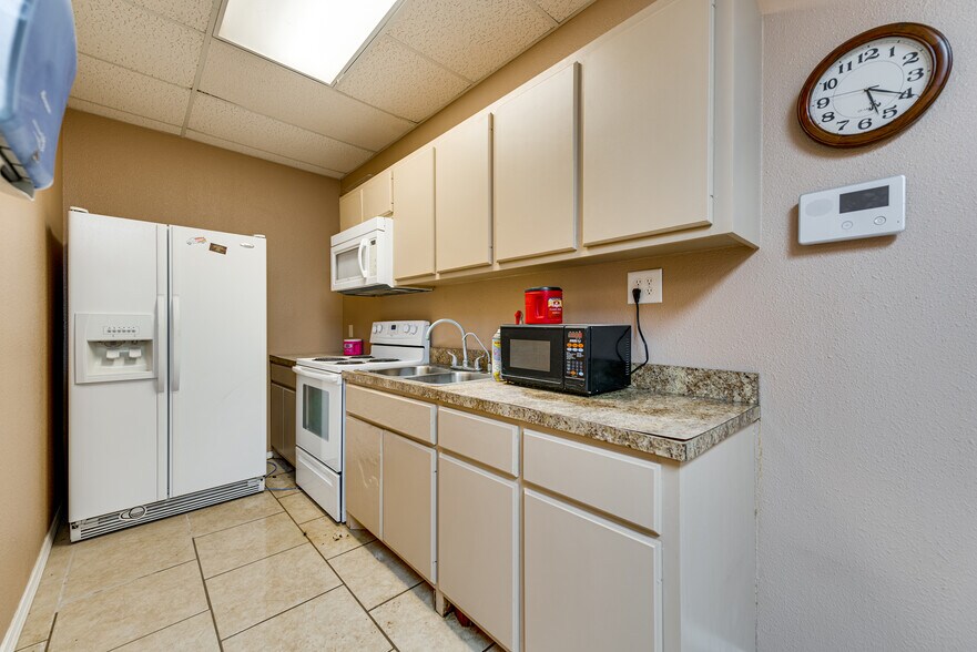 More Photos Of 14625 N Hollyhock Ave, Gardendale Warehouse For Sale