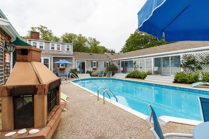 More Photos Of 2504 Main St, West Barnstable Hotel For Sale