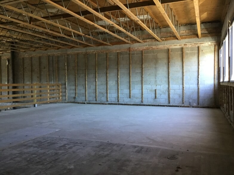 More Photos Of 209 N Hale St, Wheaton Loft Creative Space For Sale