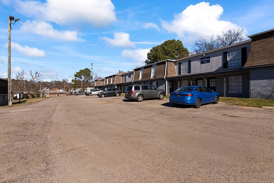 More Photos Of 107 Sterling Ct NW, Center Point Apartments For Sale