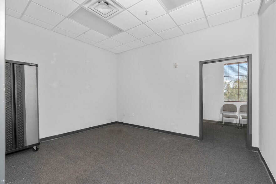 More Photos Of 7065 Westpointe Blvd, Orlando Medical For Sale