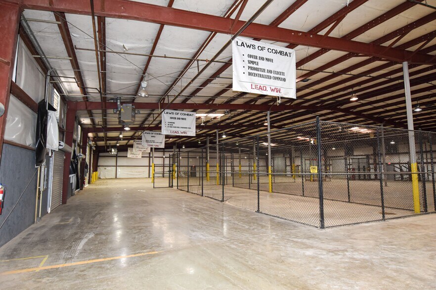 More Photos Of 214 Industrial Park Dr, Soddy Daisy Manufacturing For Lease