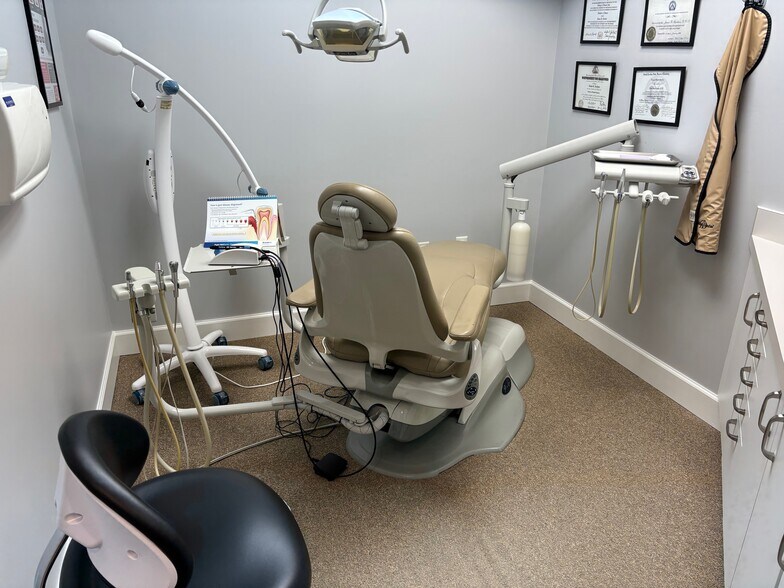 More Photos Of 10 Plantation Park Dr, Bluffton Office For Sale