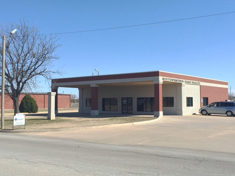 Primary Photo Of 15 NE 20th St, Lawton Medical For Lease