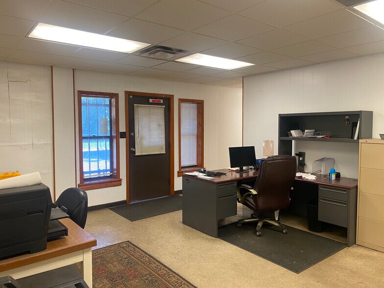 More Photos Of 3051 Faye Rd, Jacksonville Warehouse For Lease