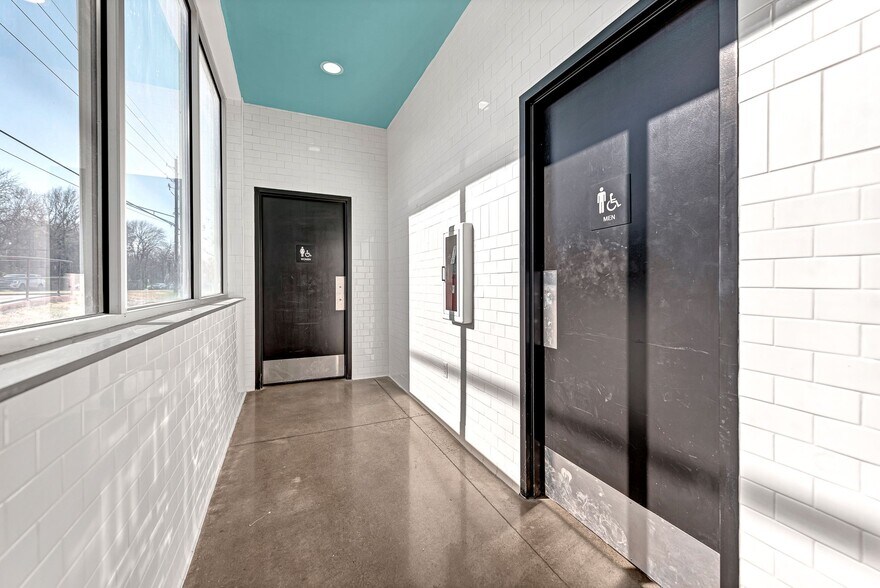 More Photos Of 4280 W Martin Luther King Blvd, Fayetteville Restaurant For Sale