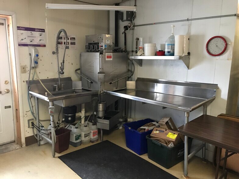 More Photos Of 201 Steele St, Algoma Hotel For Sale