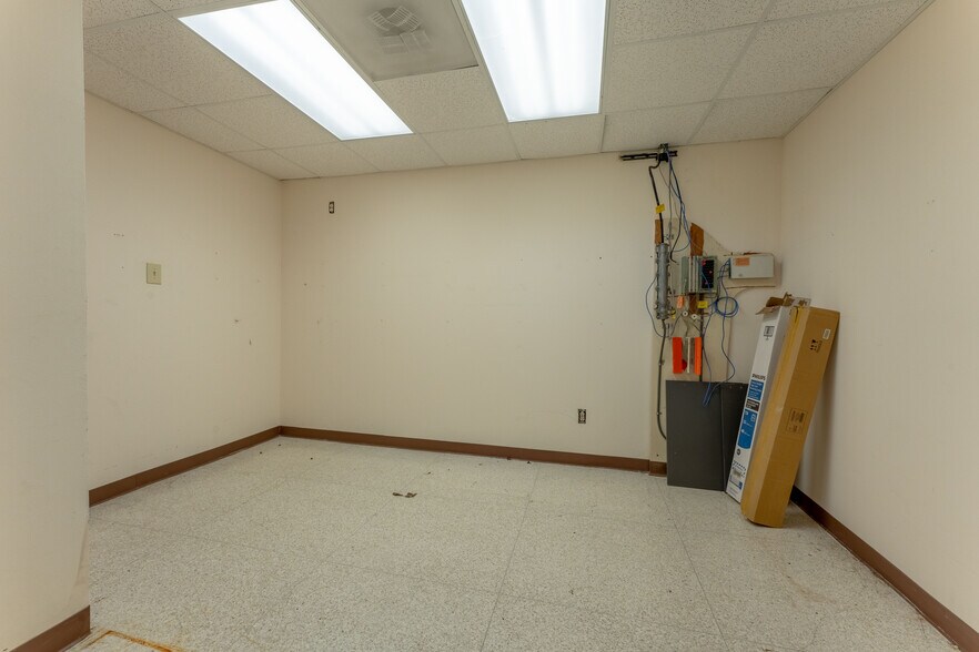 More Photos Of 7370 Chef Menteur Hwy, New Orleans Lodge Meeting Hall For Sale