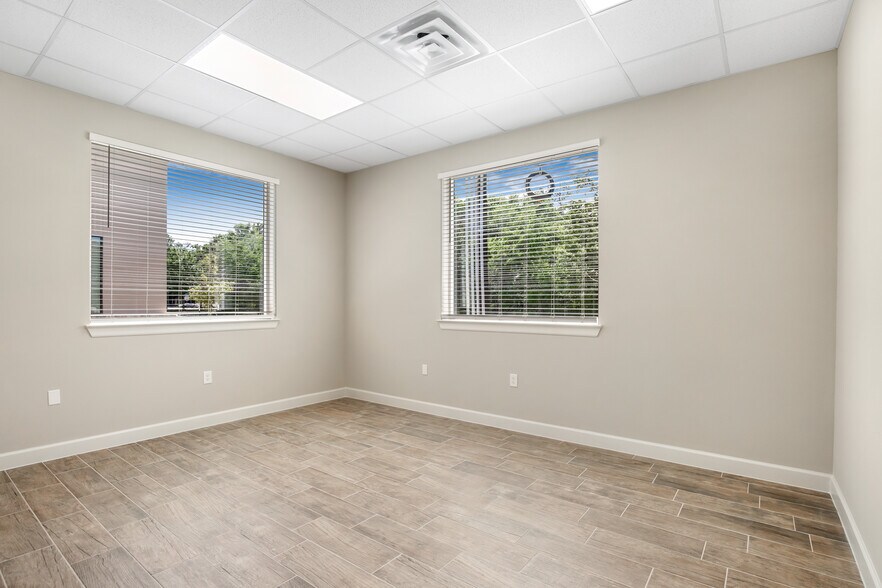 More Photos Of 855 Rockmead Dr, Kingwood Office For Lease