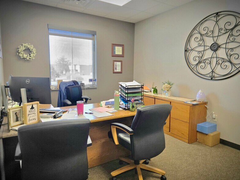 More Photos Of 1545 Associates Dr, Dubuque Office For Lease