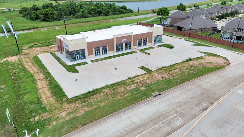 More Photos Of 440 Crown Garden Trail, Sugar Land Freestanding For Lease