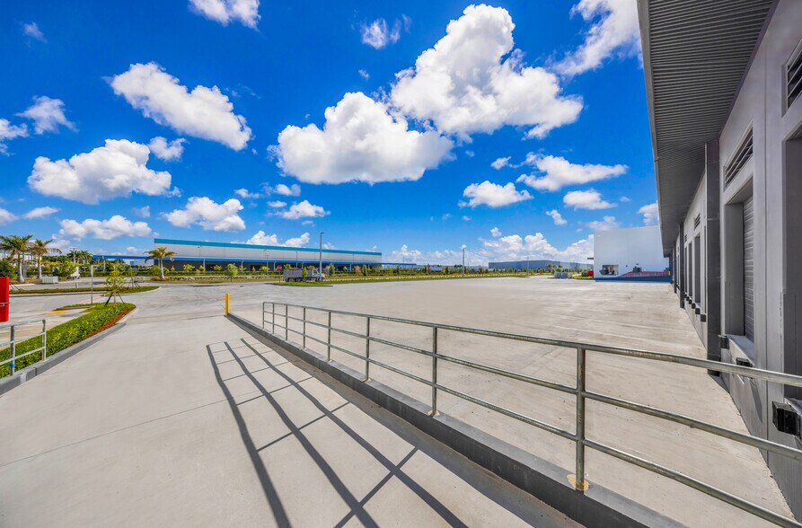 More Photos Of 14101 NW 112th Ave, Hialeah Gardens Warehouse For Lease