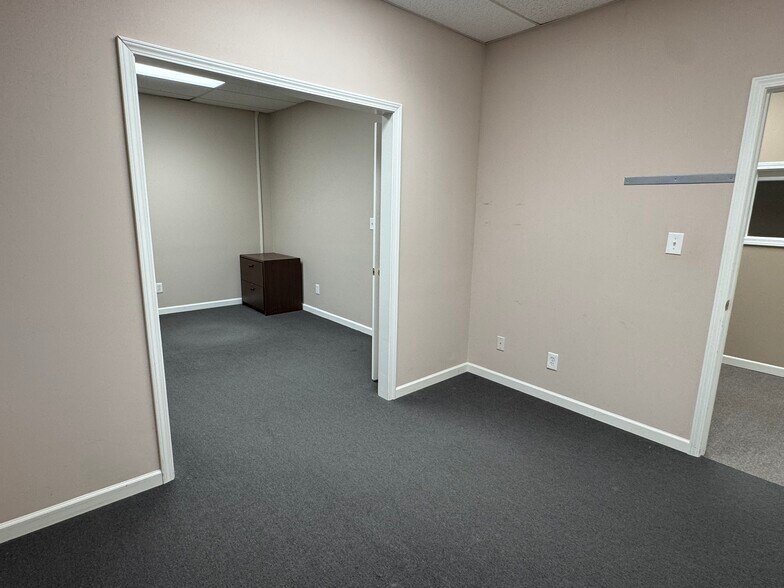 More Photos Of 232-236 Industrial Park Dr, Commerce Office For Lease