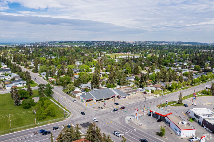 More Photos Of 4655 37th St SW, Calgary Freestanding For Sale