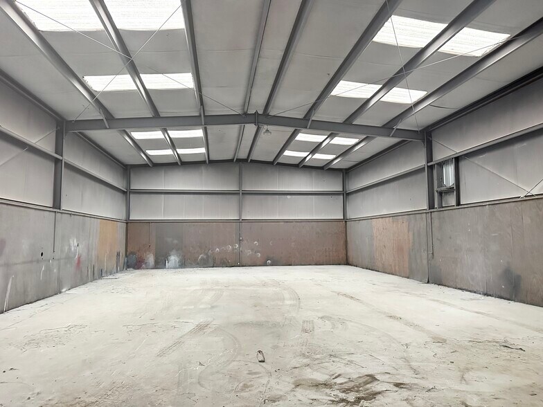 More Photos Of 13626 Ann Louise Rd, Houston Warehouse For Sale