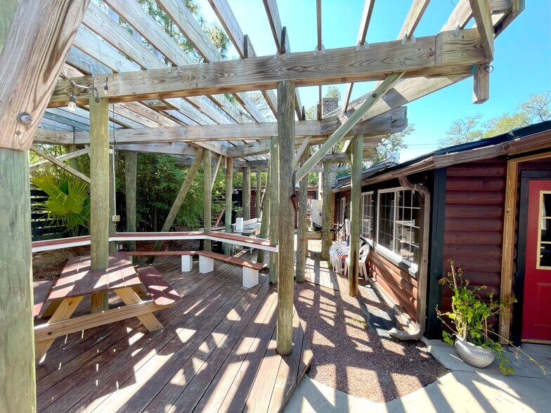 More Photos Of 2111 Sea Island Pky, Saint Helena Island General Retail For Sale
