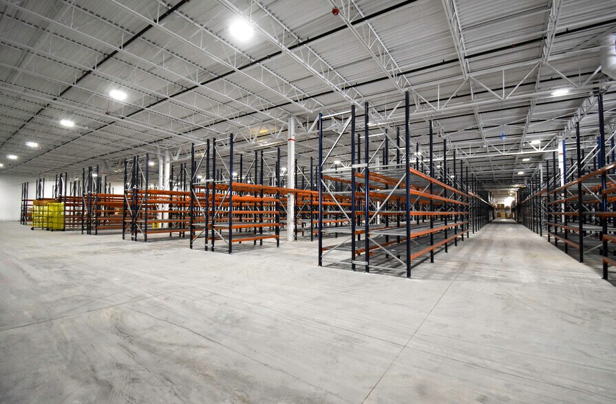 More Photos Of 5555 Saint Louis Mills Blvd, Hazelwood Warehouse For Lease