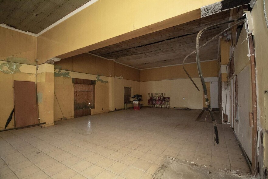 More Photos Of 620 San Agustin Ave, Laredo Storefront Retail Office For Sale